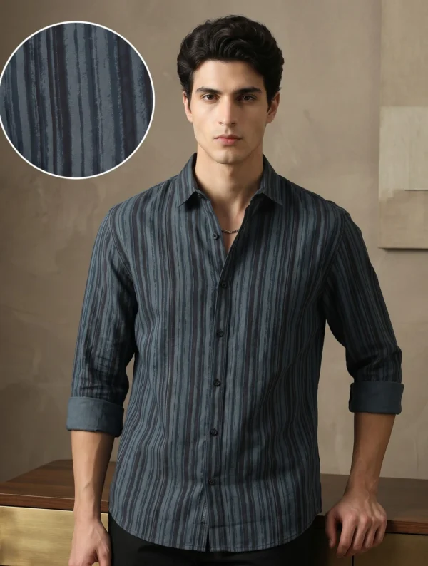 Men Regular Fit Striped Spread Collar Casual Shirt
